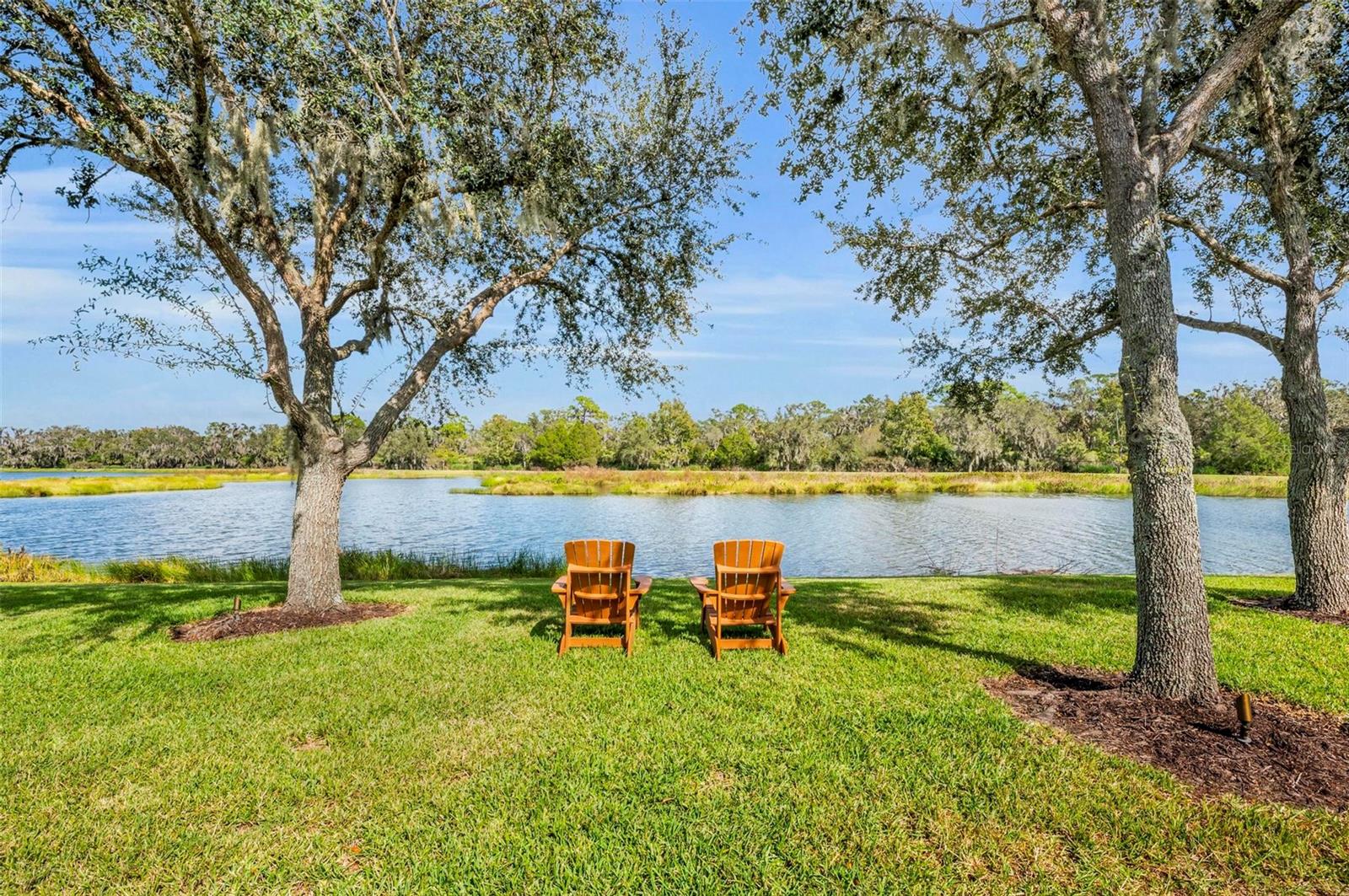 FOUNDERS CLUB - Residential