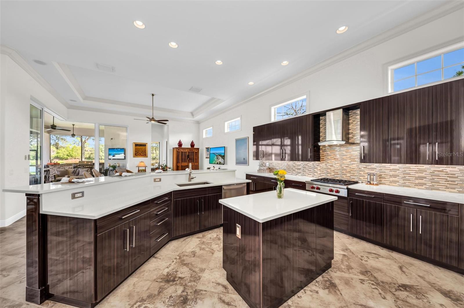 FOUNDERS CLUB - Residential