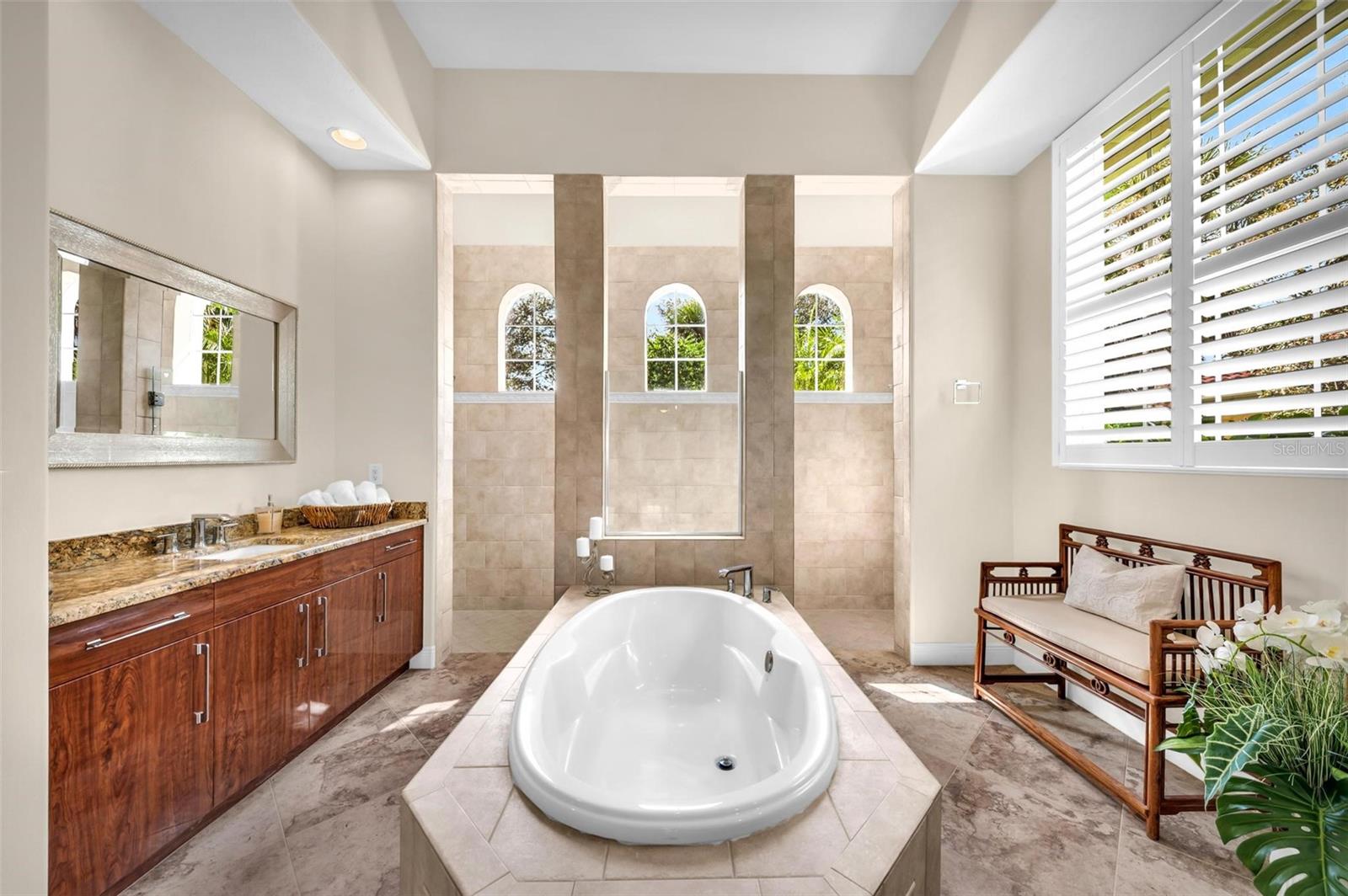 FOUNDERS CLUB - Residential