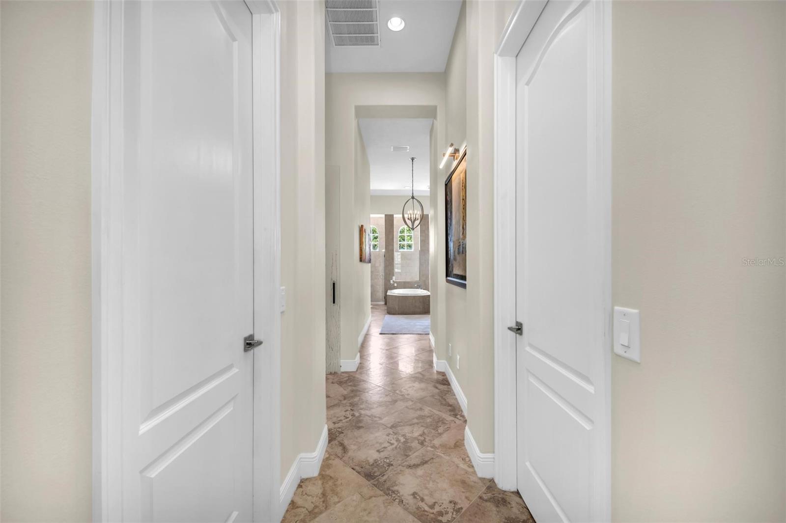 FOUNDERS CLUB - Residential