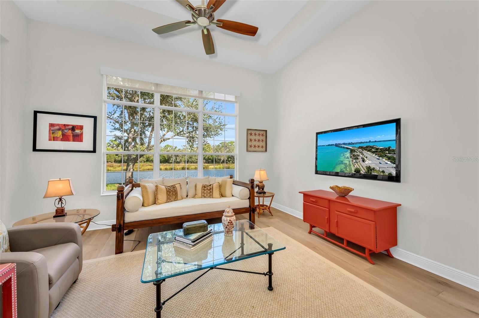 FOUNDERS CLUB - Residential