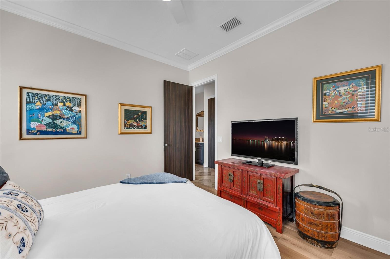 FOUNDERS CLUB - Residential