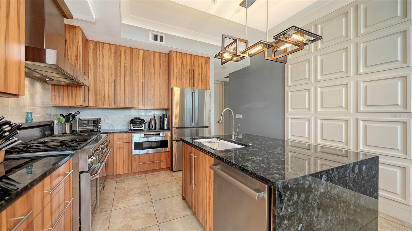 1350 MAIN RESIDENTIAL - Residential