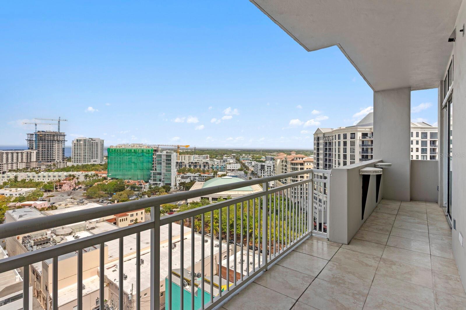 1350 MAIN STREET PH1600