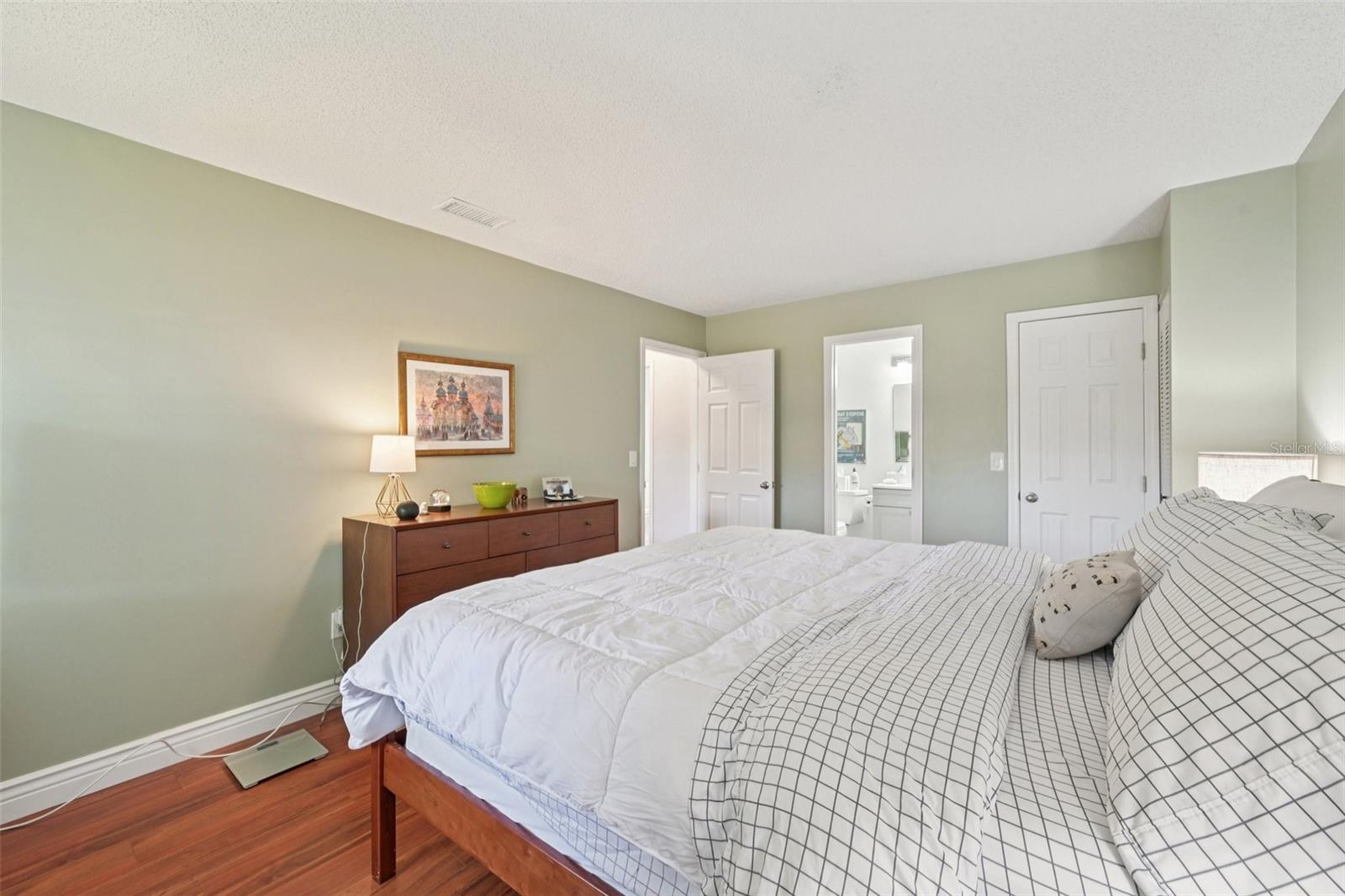 HIGHGATE B CONDO - Residential