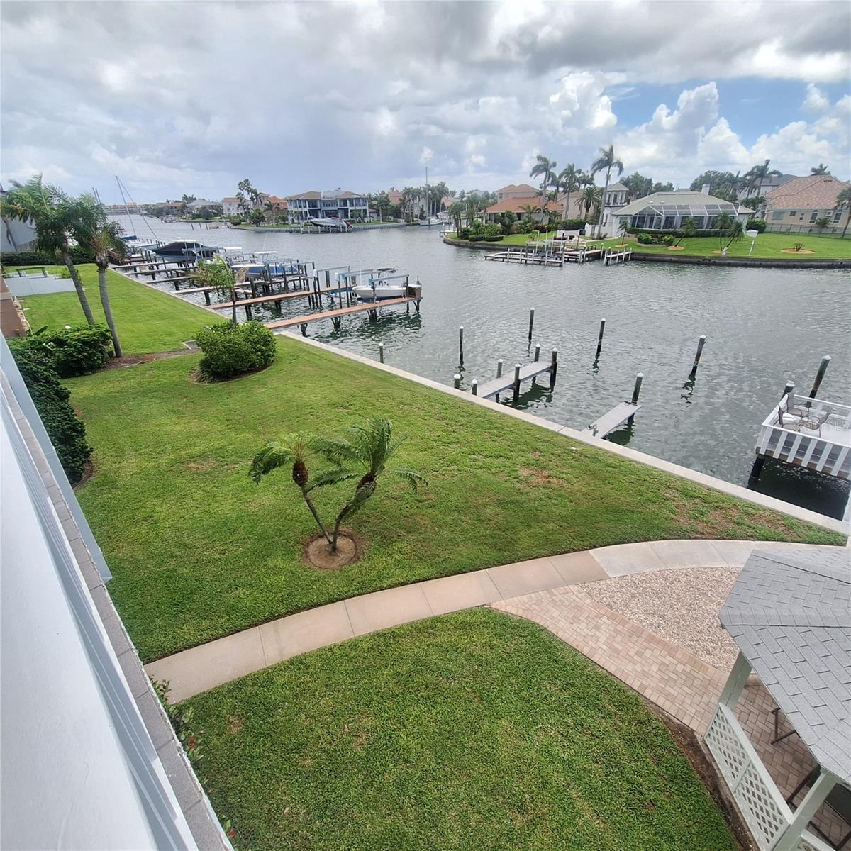 719 PINELLAS BAYWAY S 203