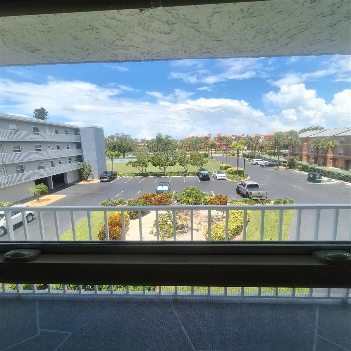 TIERRA I CONDO - Residential