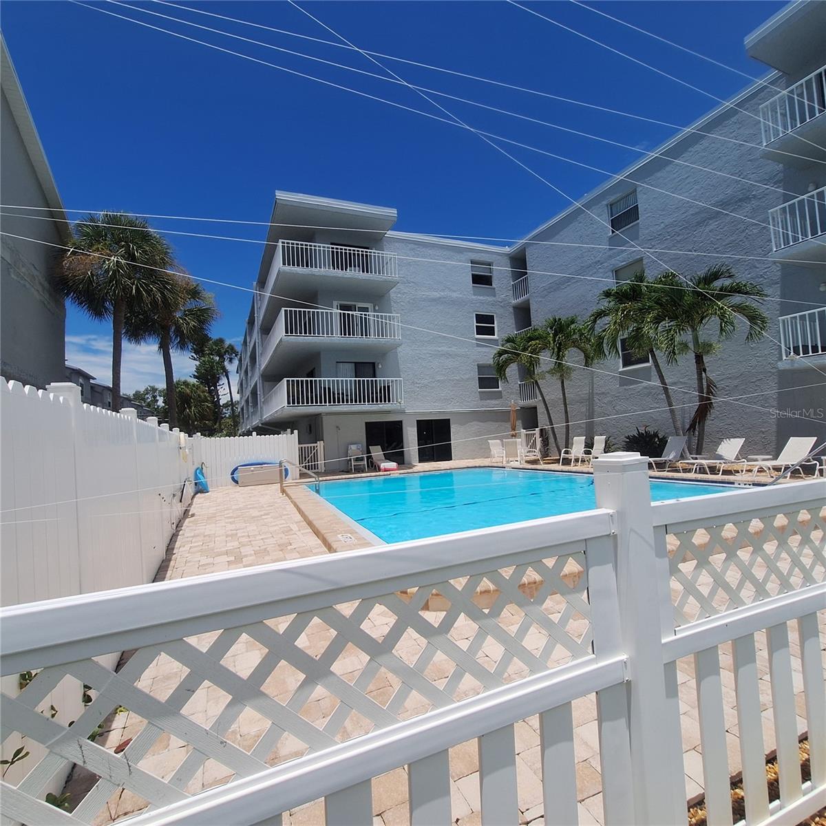 TIERRA I CONDO - Residential