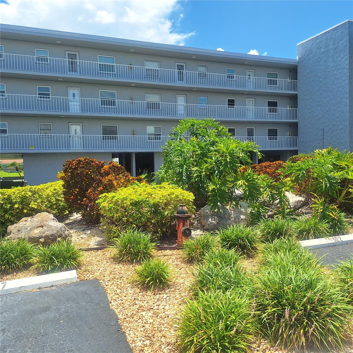 TIERRA I CONDO - Residential