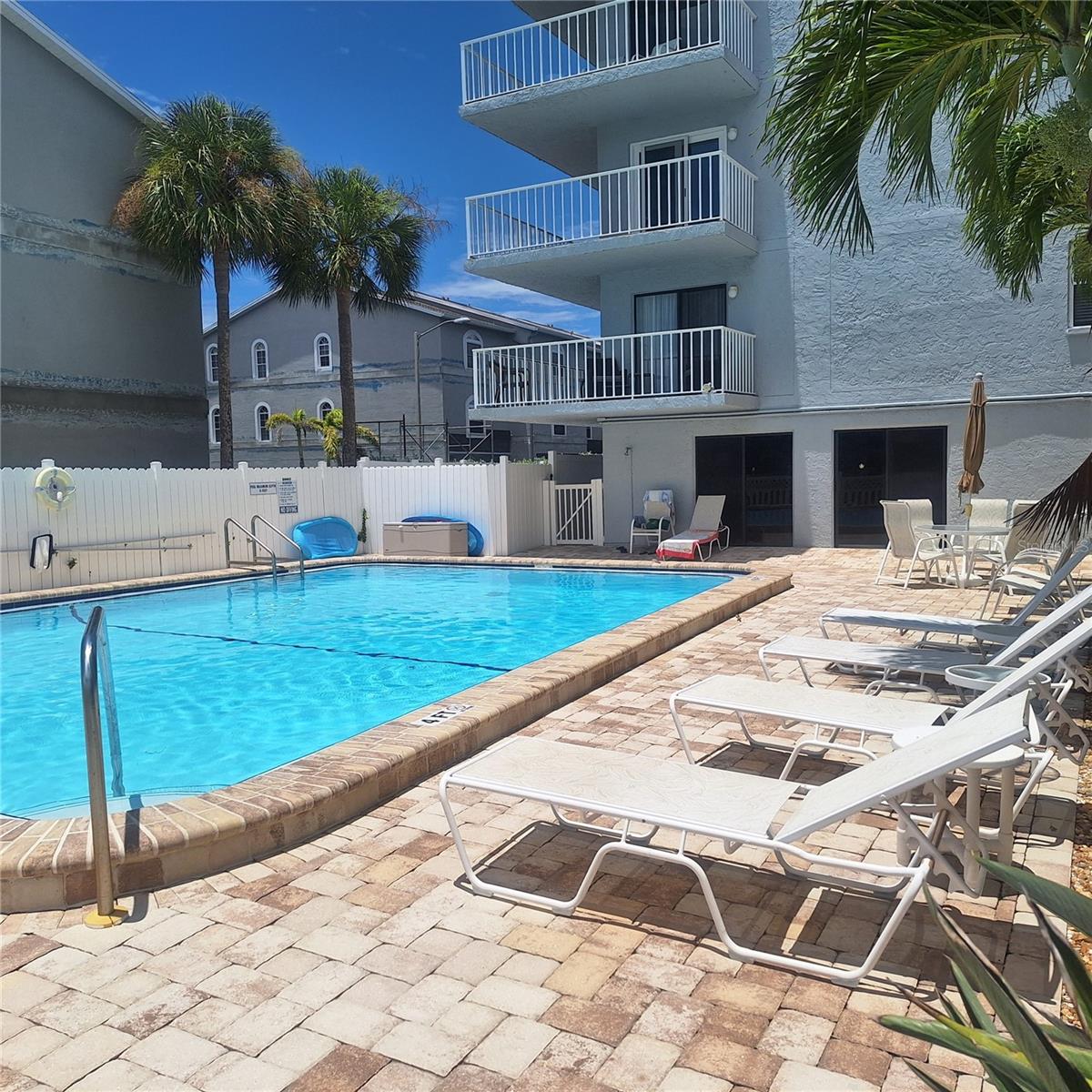 TIERRA I CONDO - Residential