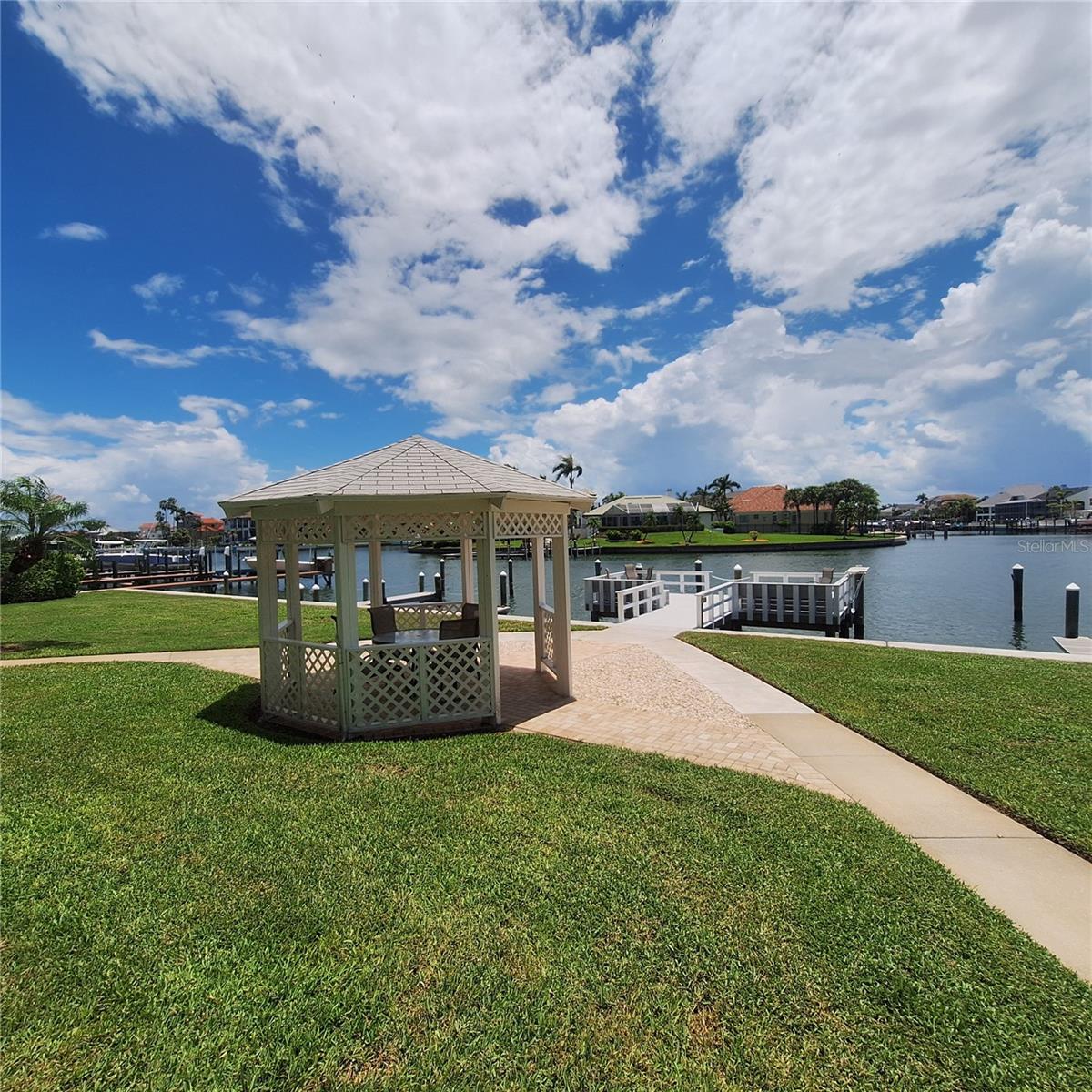 TIERRA I CONDO - Residential