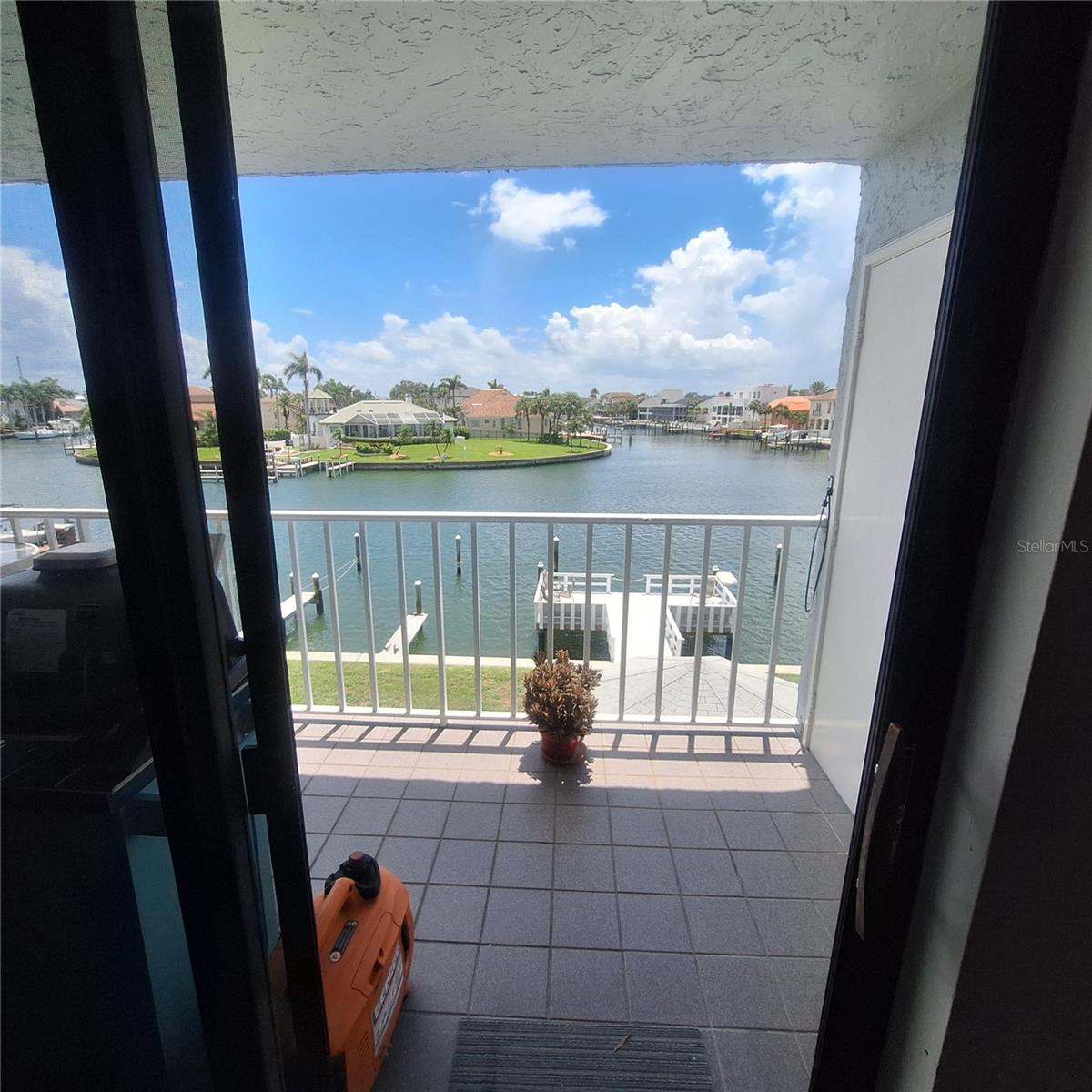 TIERRA I CONDO - Residential