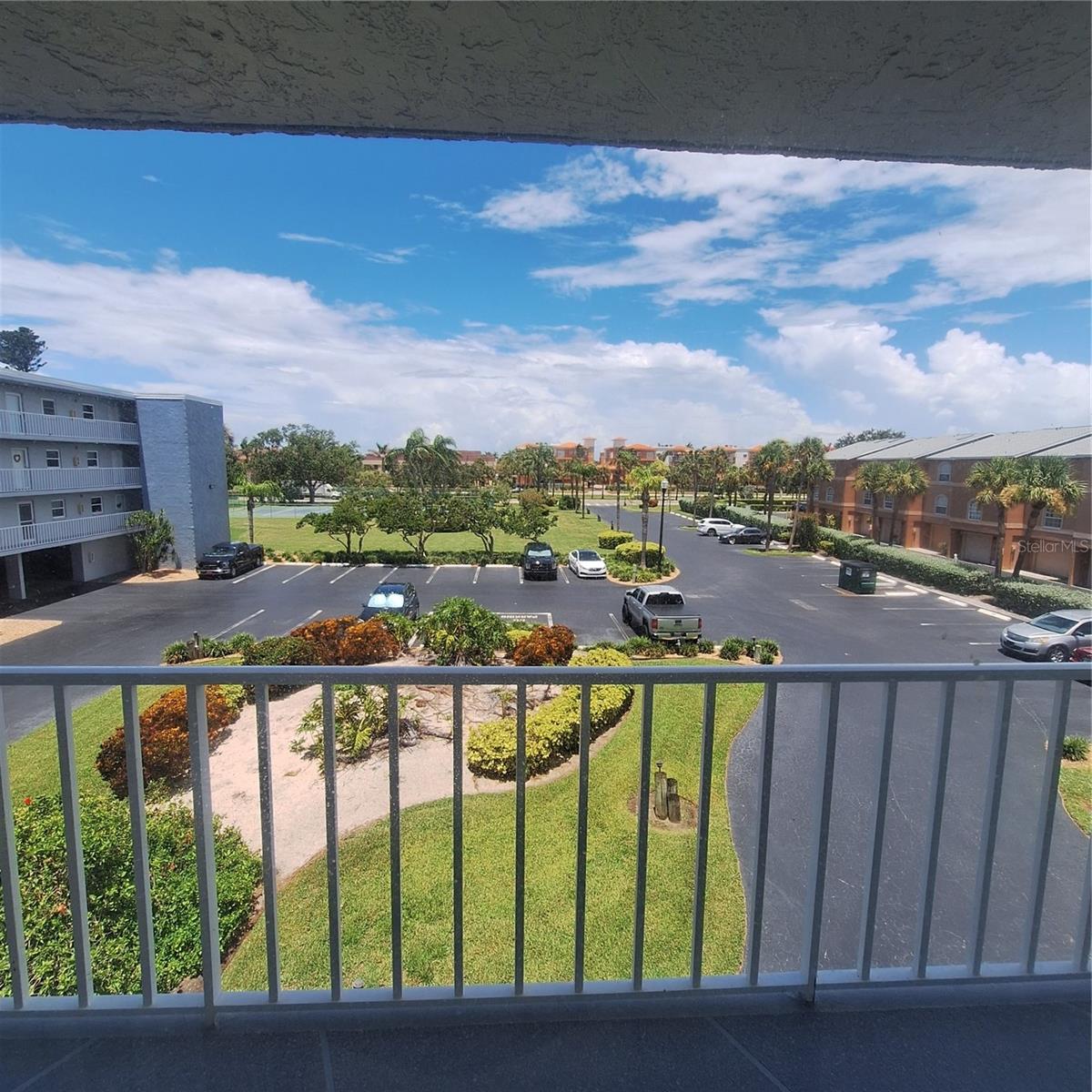 TIERRA I CONDO - Residential