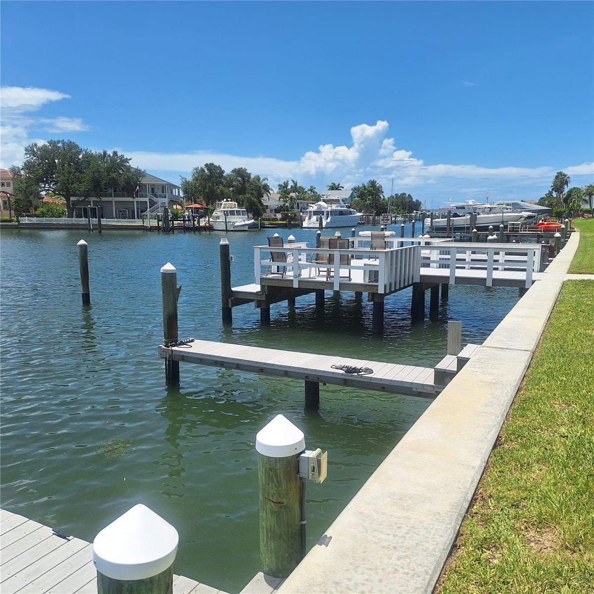 TIERRA I CONDO - Residential