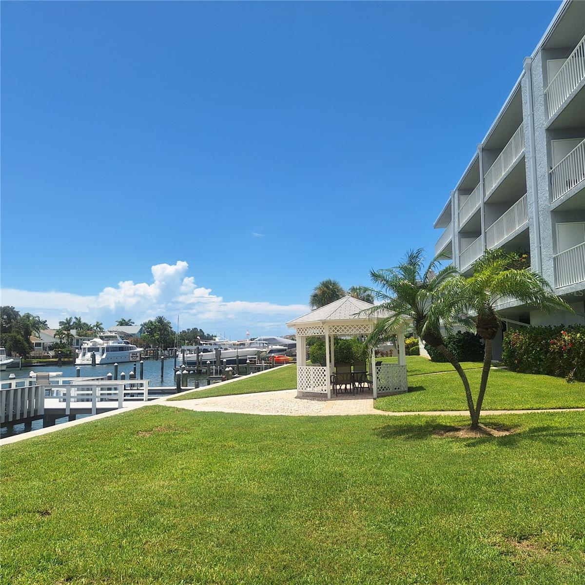 TIERRA I CONDO - Residential