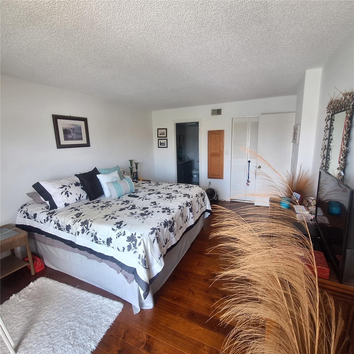 TIERRA I CONDO - Residential