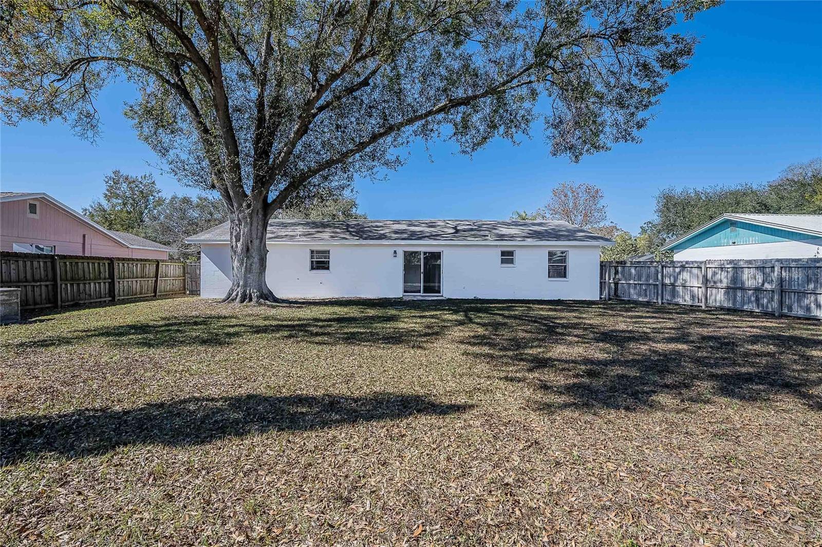 5653 LA SERENA AVENUE