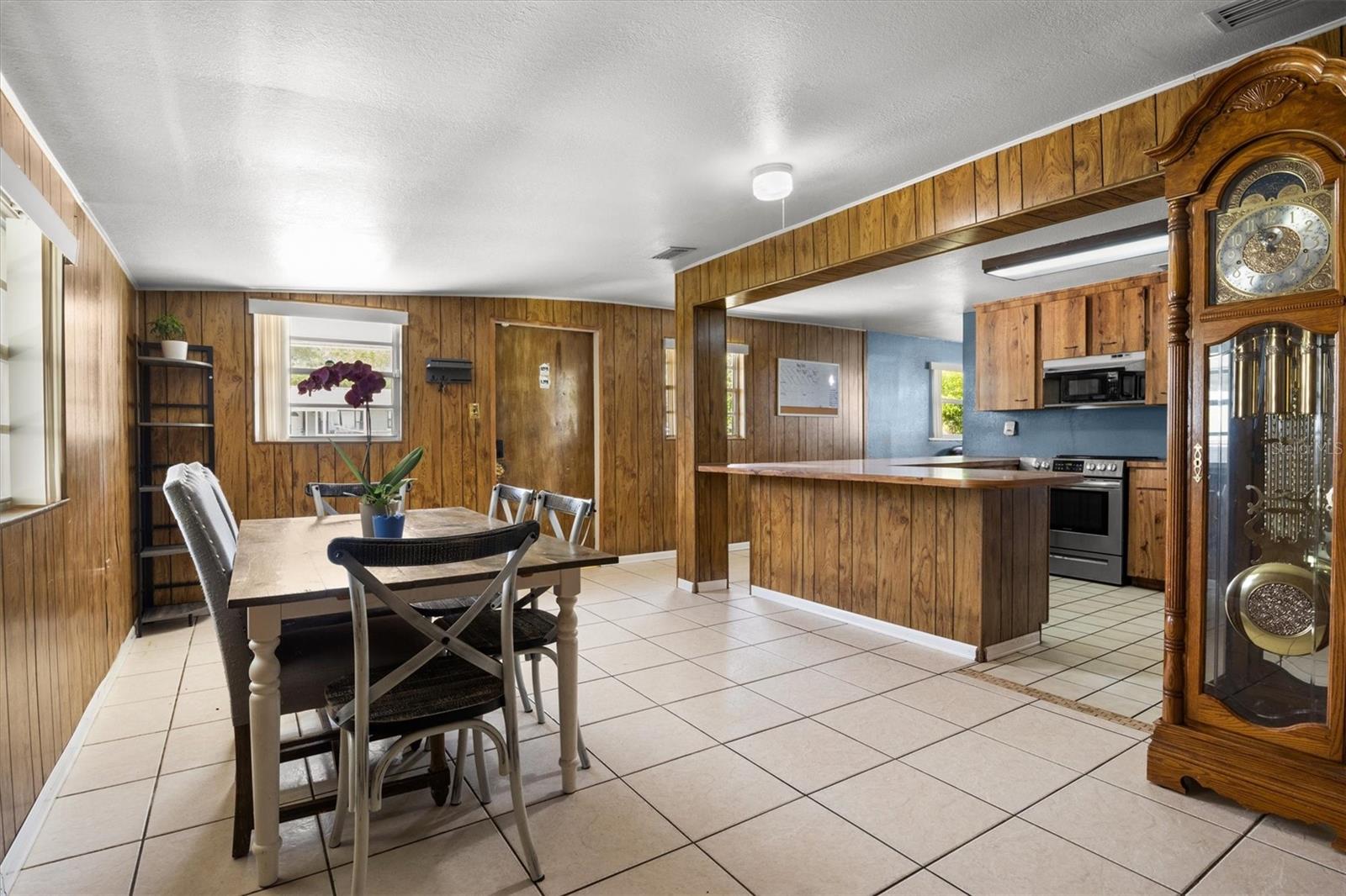 COLONIAL TERR - Residential