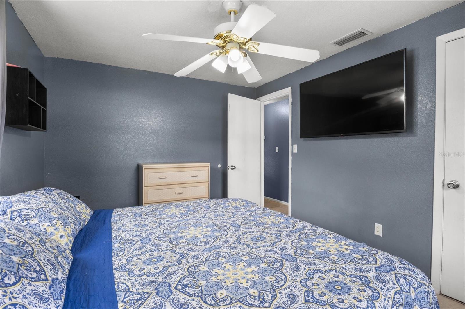 COLONIAL TERR - Residential