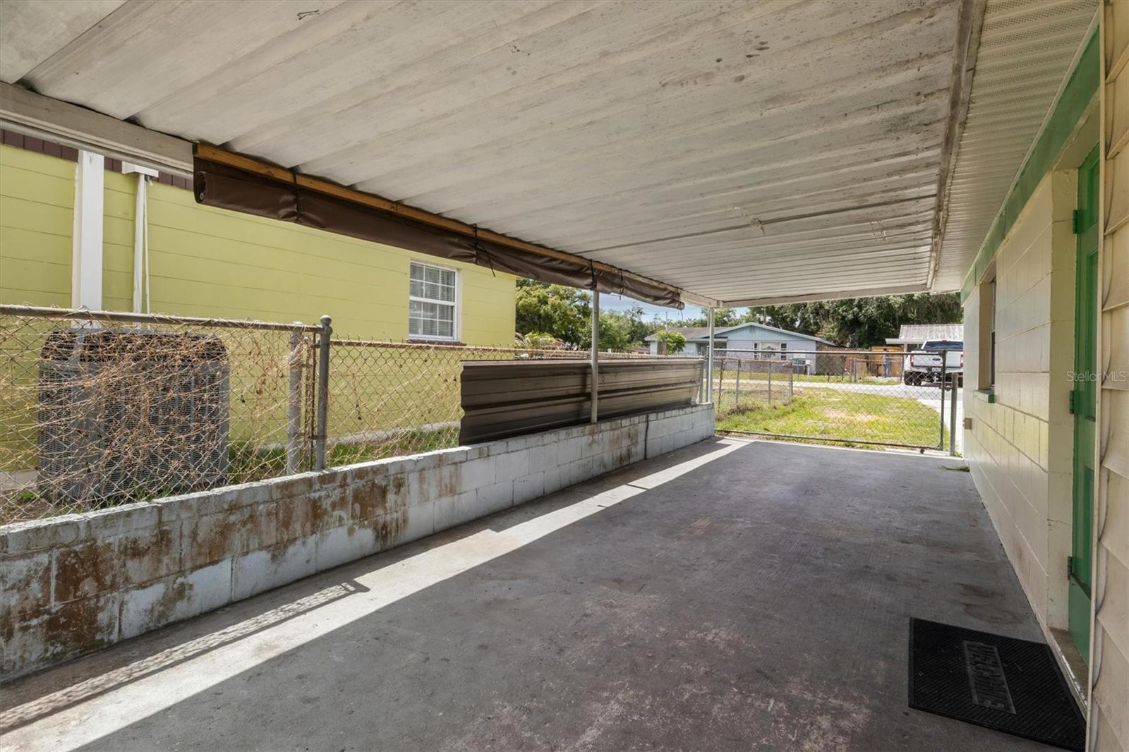 COLONIAL TERR - Residential
