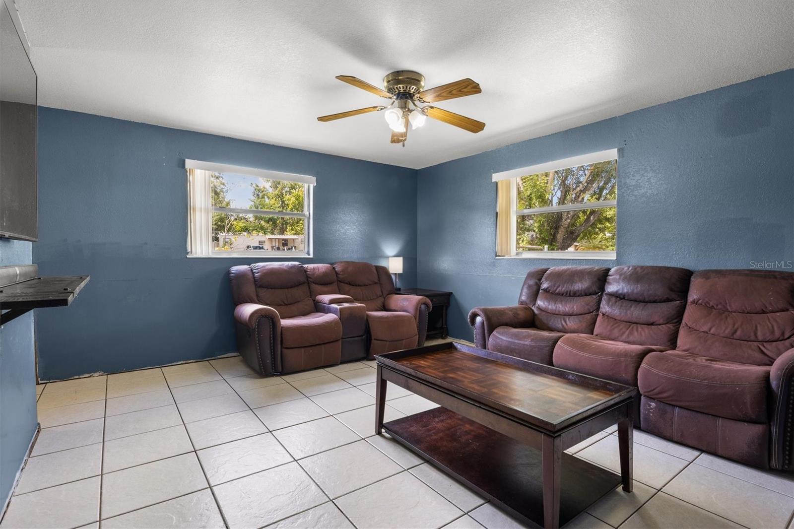 COLONIAL TERR - Residential