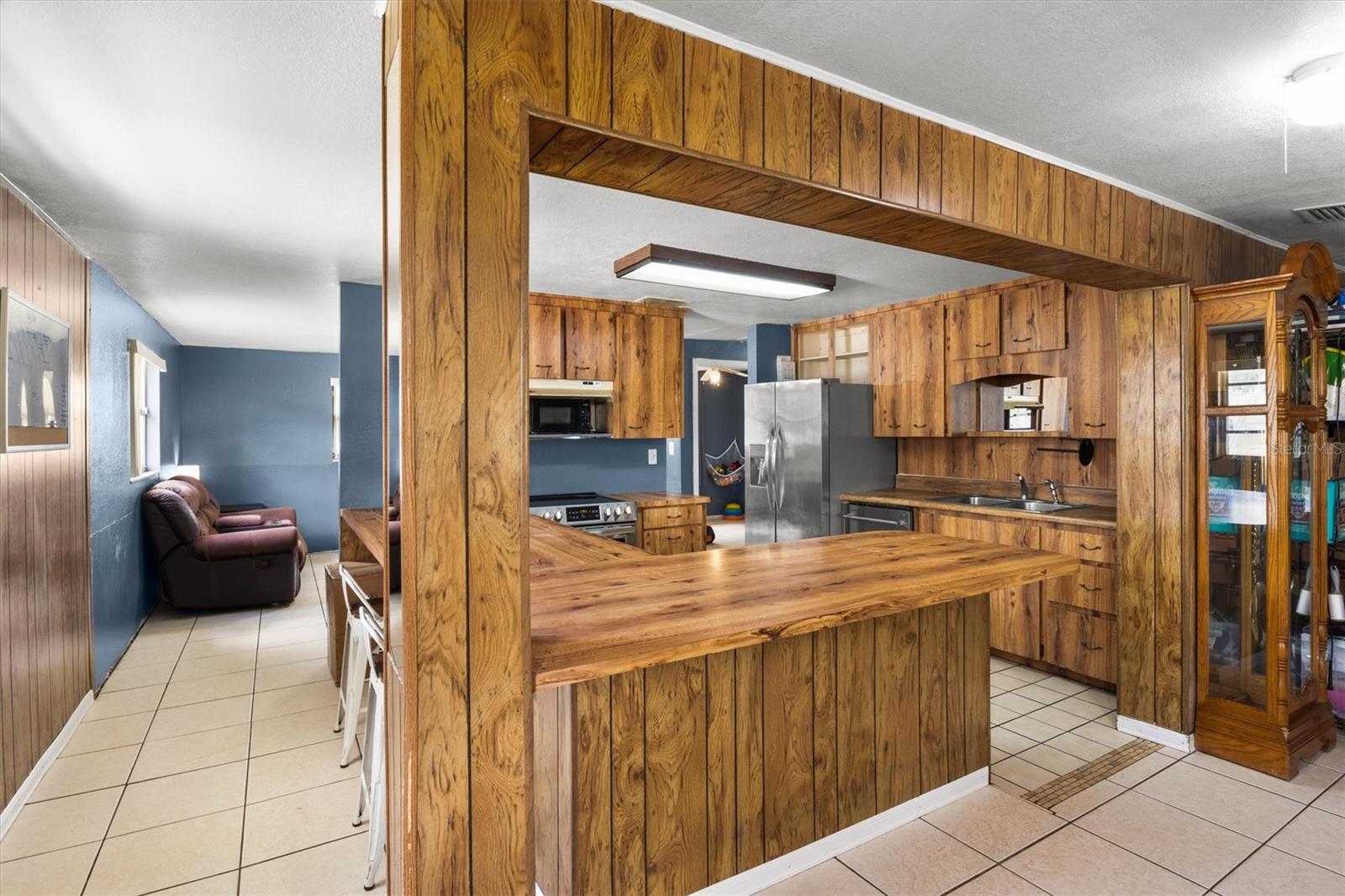 COLONIAL TERR - Residential