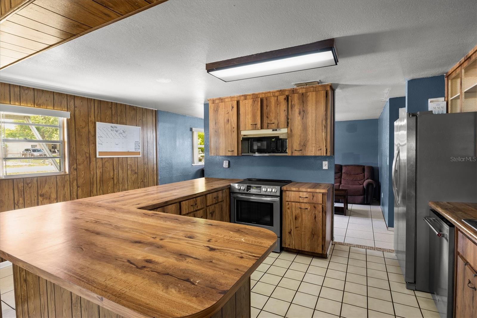 COLONIAL TERR - Residential