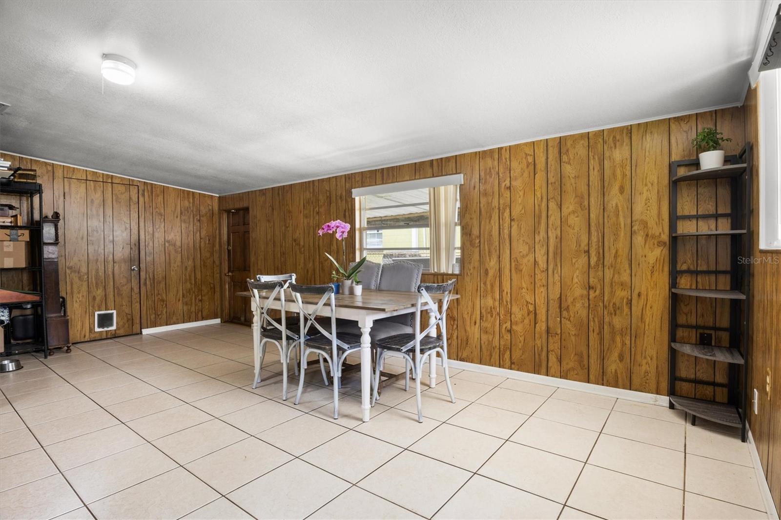 COLONIAL TERR - Residential