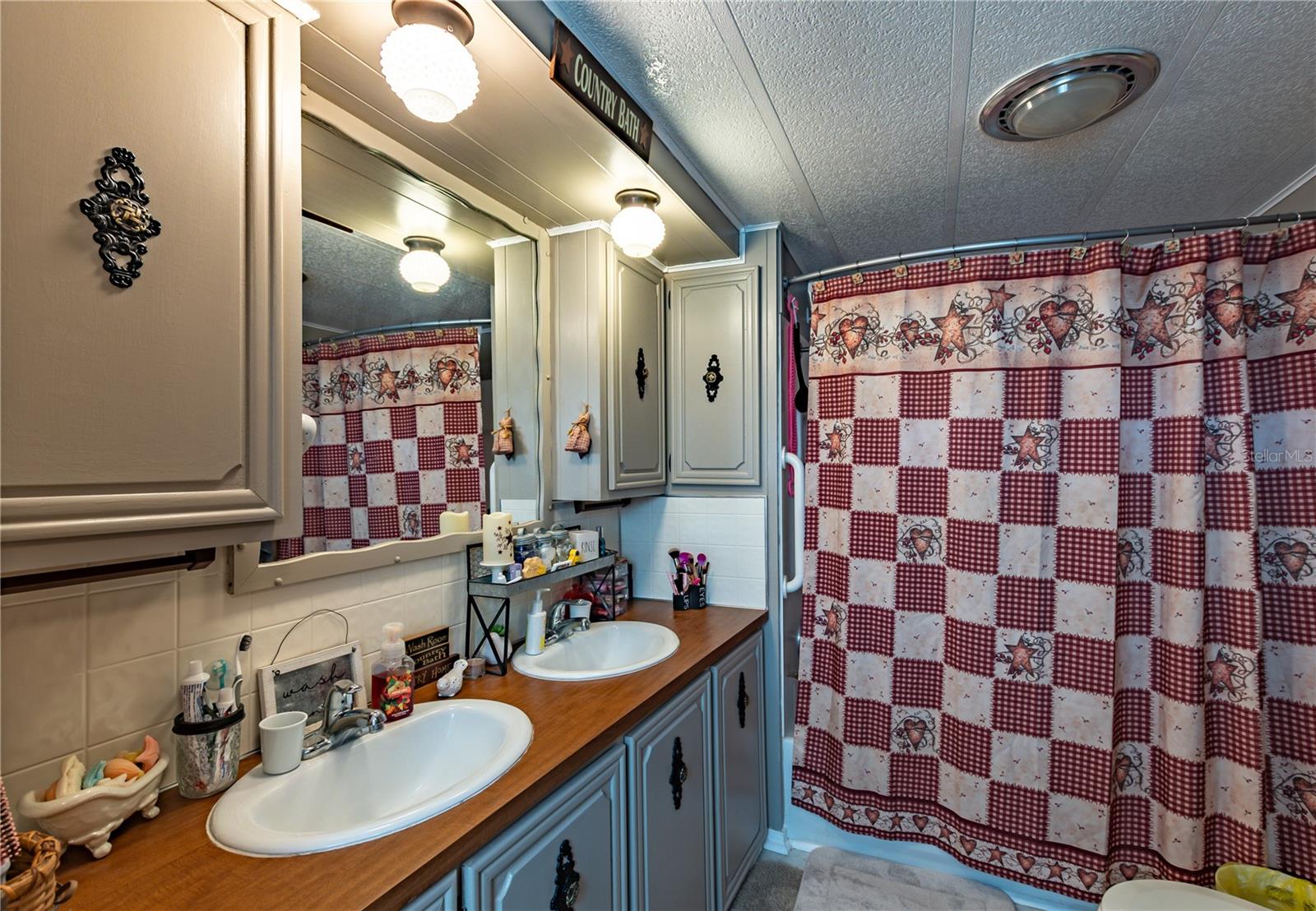 PINECREST MHP CO-OP - Residential