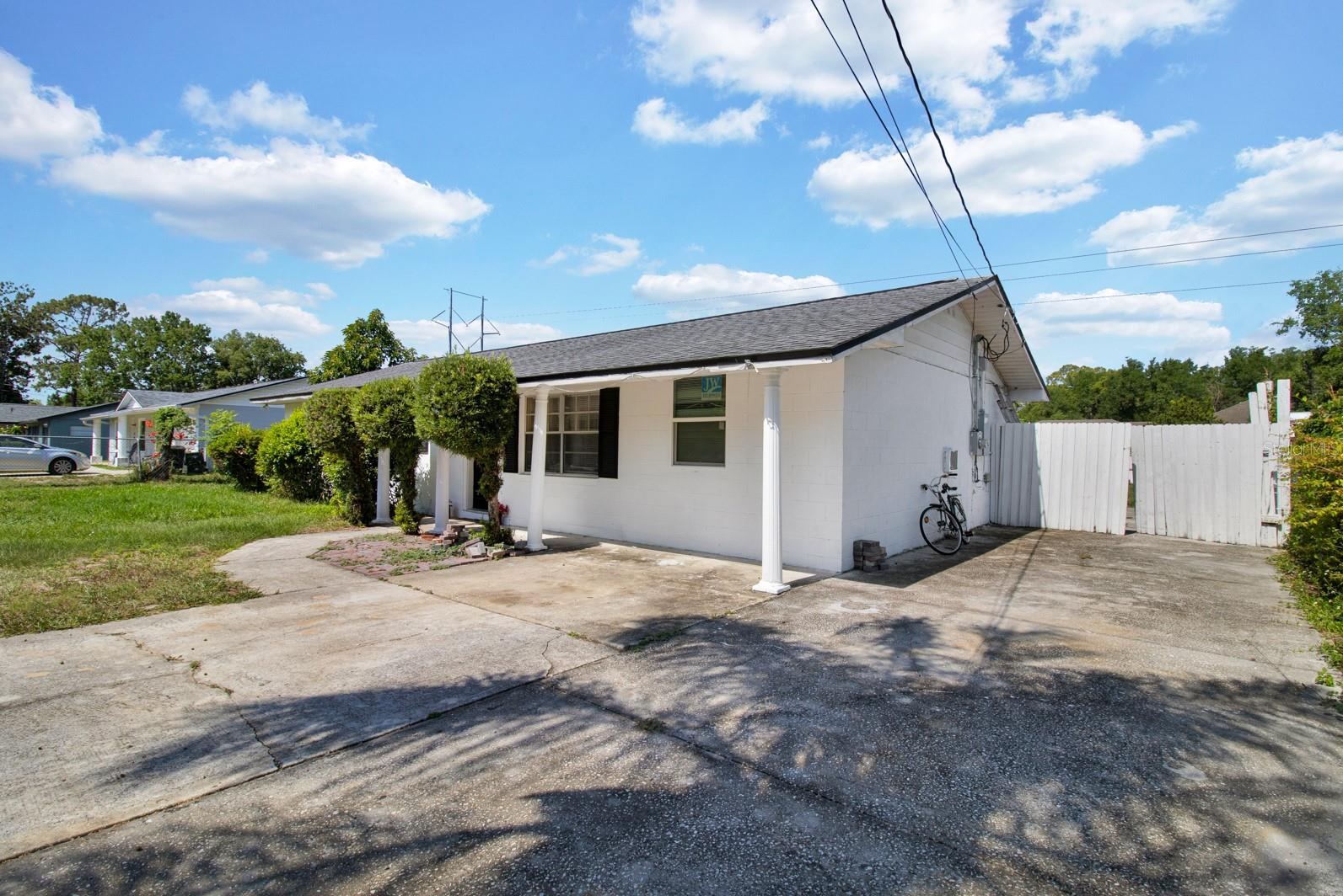 1216 FLORAL WAY