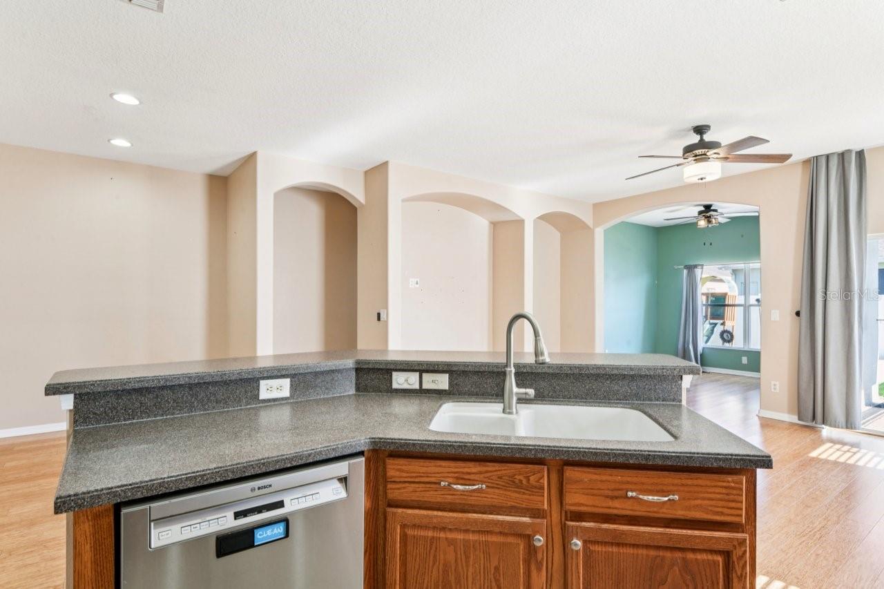 WATERS EDGE 01 - Residential