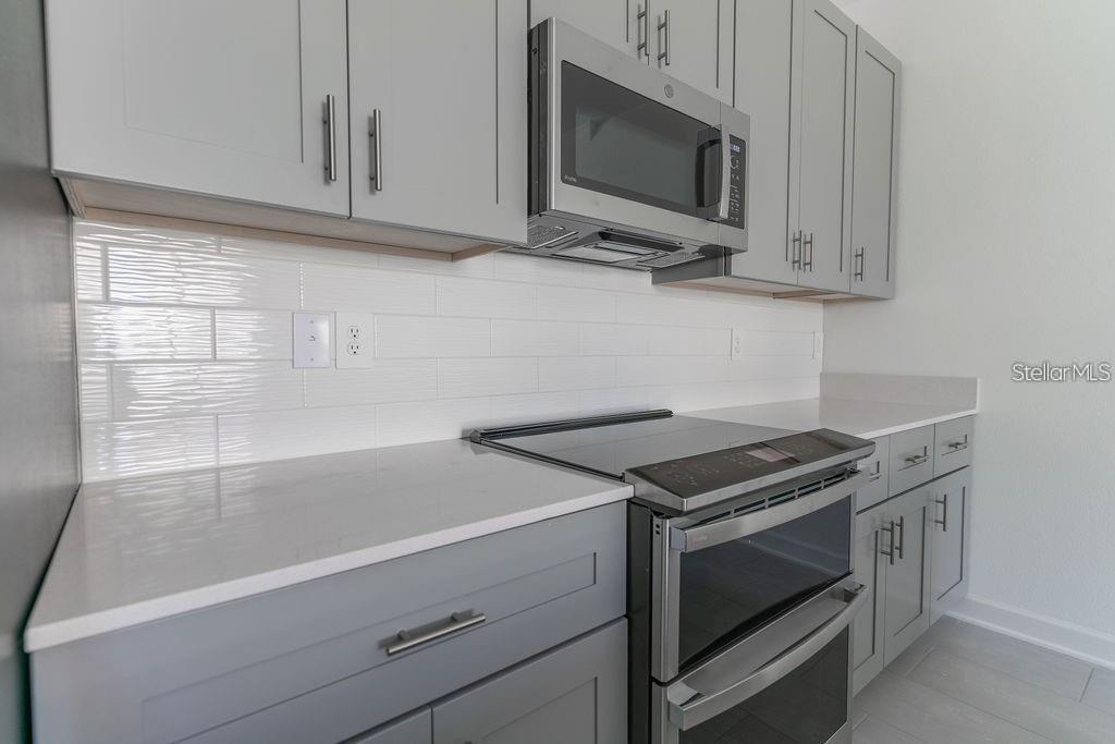2460 READING TRAIL