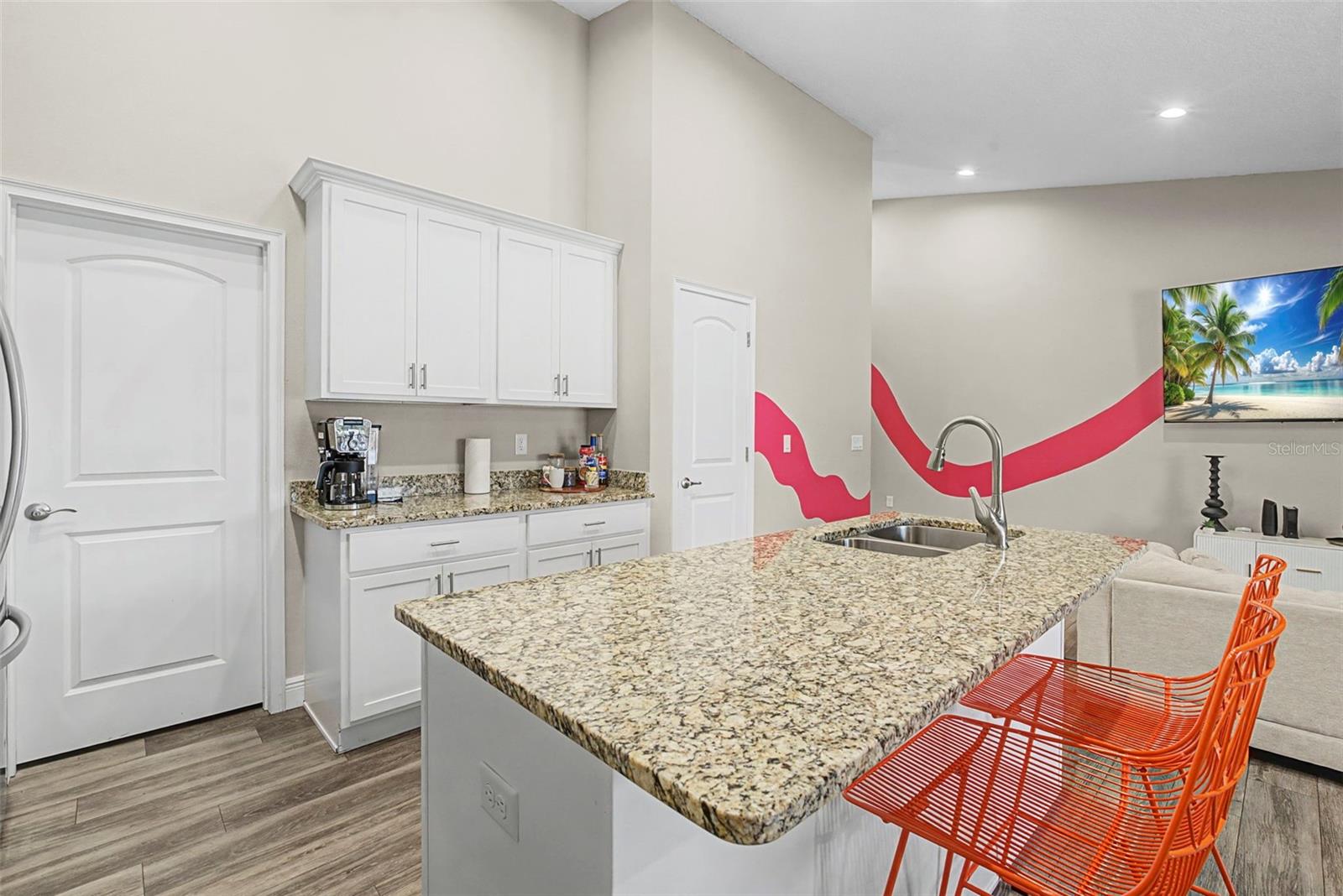 OCEANS 25 - Residential