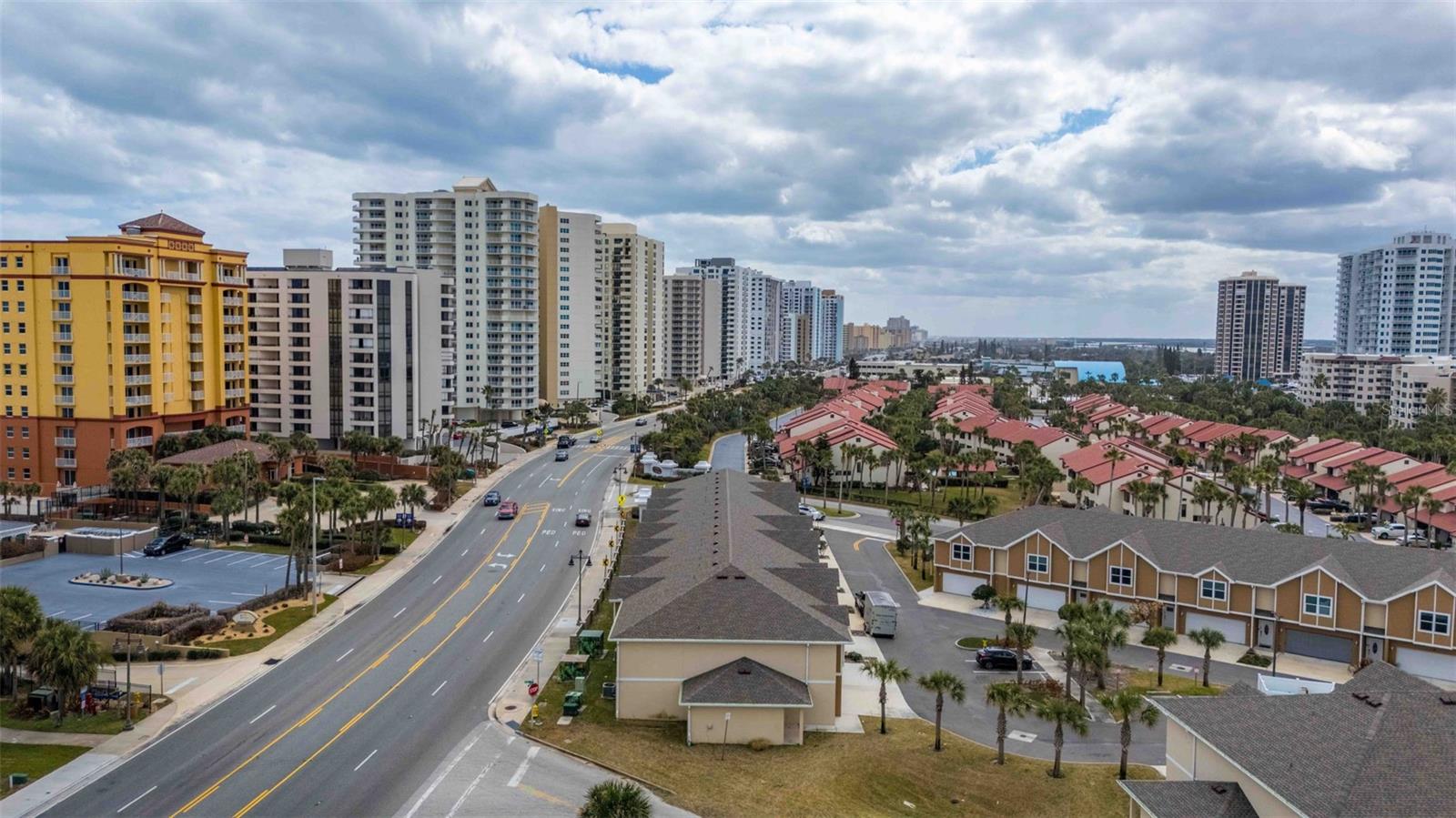 OCEANS 25 - Residential