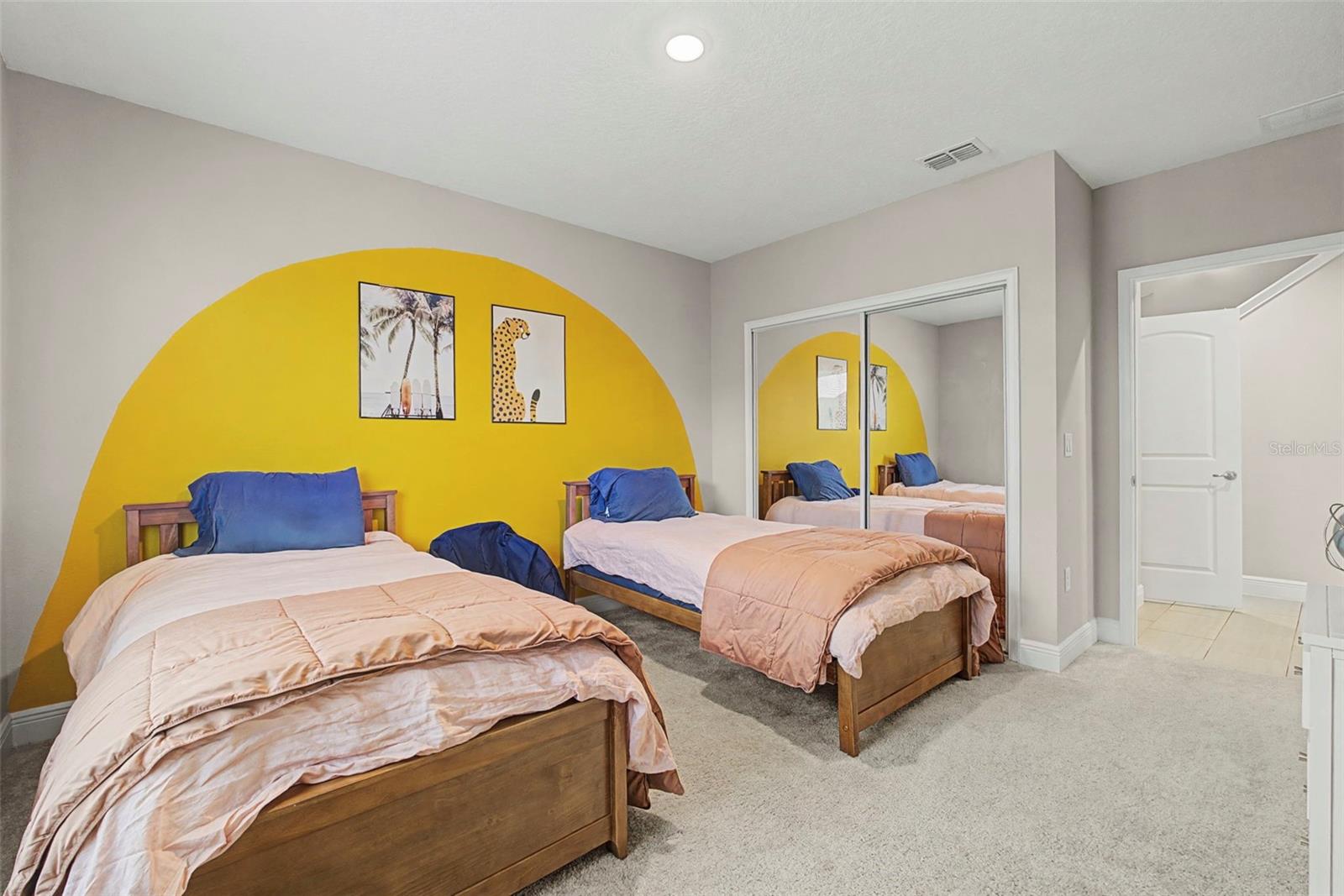 OCEANS 25 - Residential