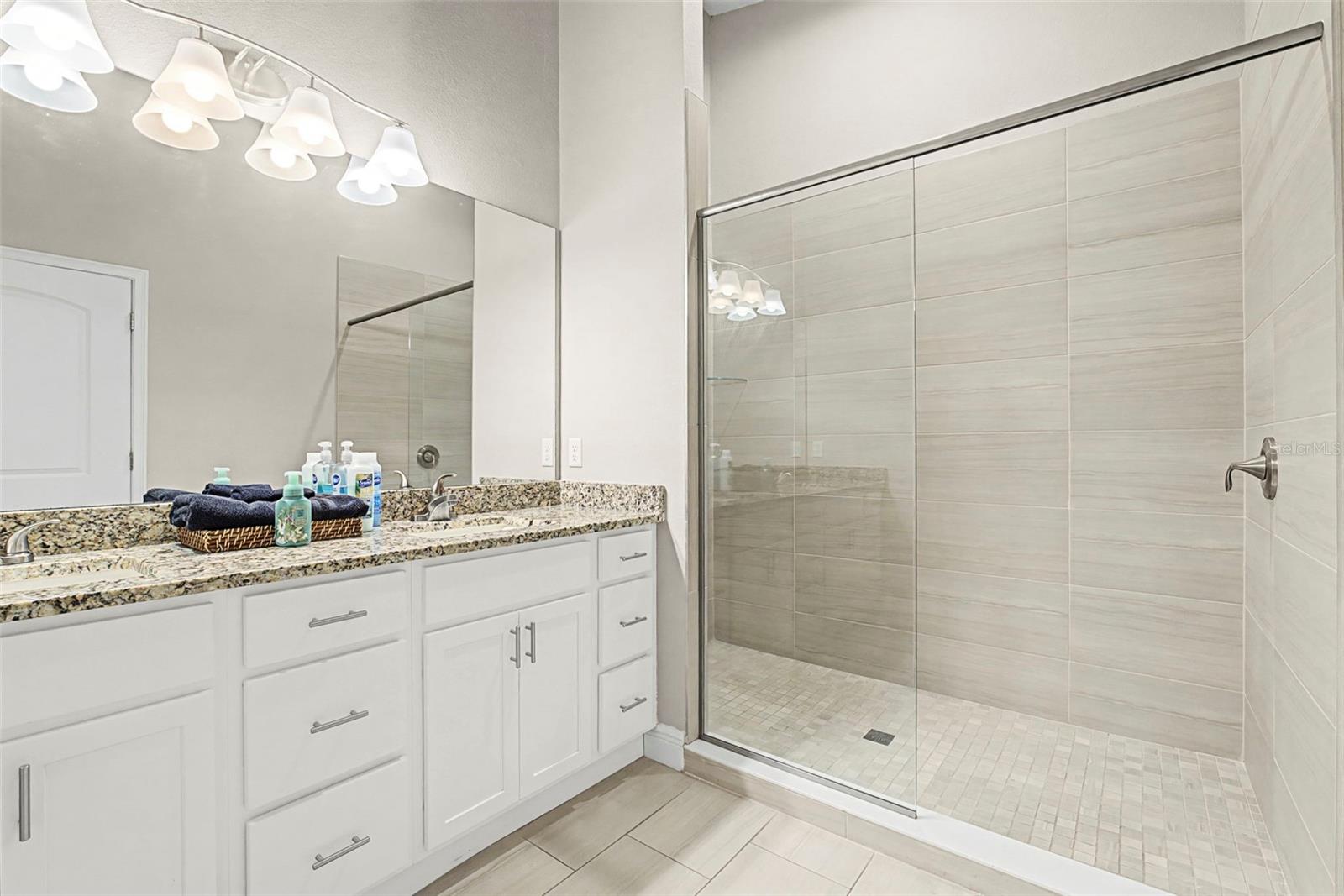 OCEANS 25 - Residential