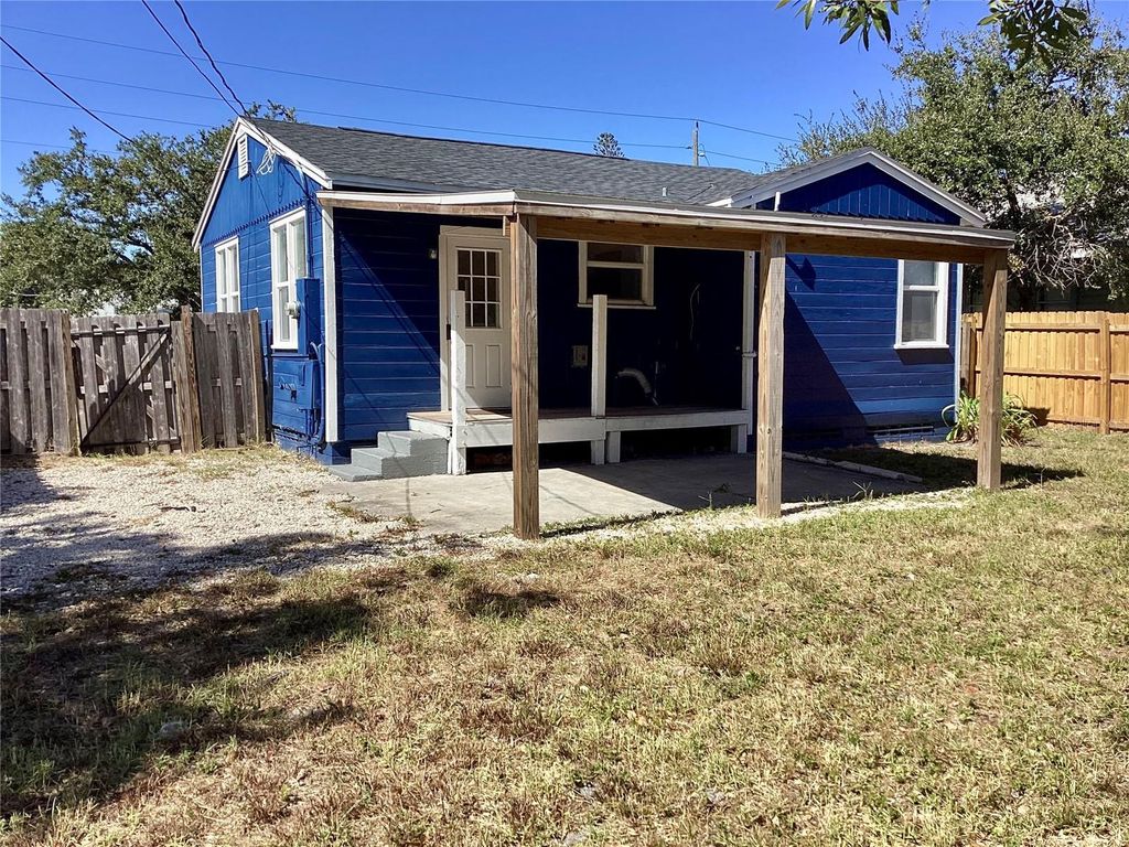 Photo of 1404 Cocoanut Avenue, Sarasota, FL 34236 (MLS # A4669716)