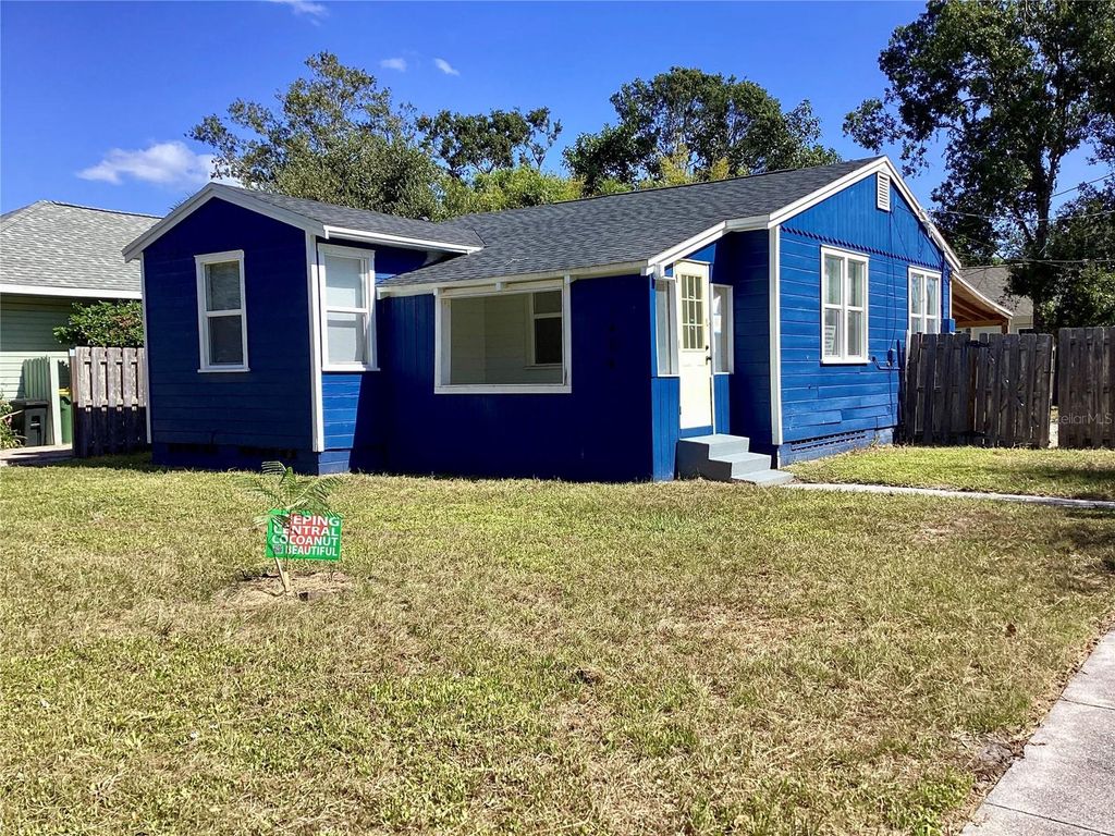 Photo of 1404 Cocoanut Avenue, Sarasota, FL 34236 (MLS # A4669716)