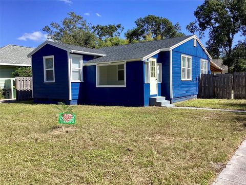 Photo of 1404 Cocoanut Avenue, Sarasota, FL 34236 (MLS # A4669716) Photo of 1404 Cocoanut Avenue, Sarasota, FL 34236 (MLS # A4669716)