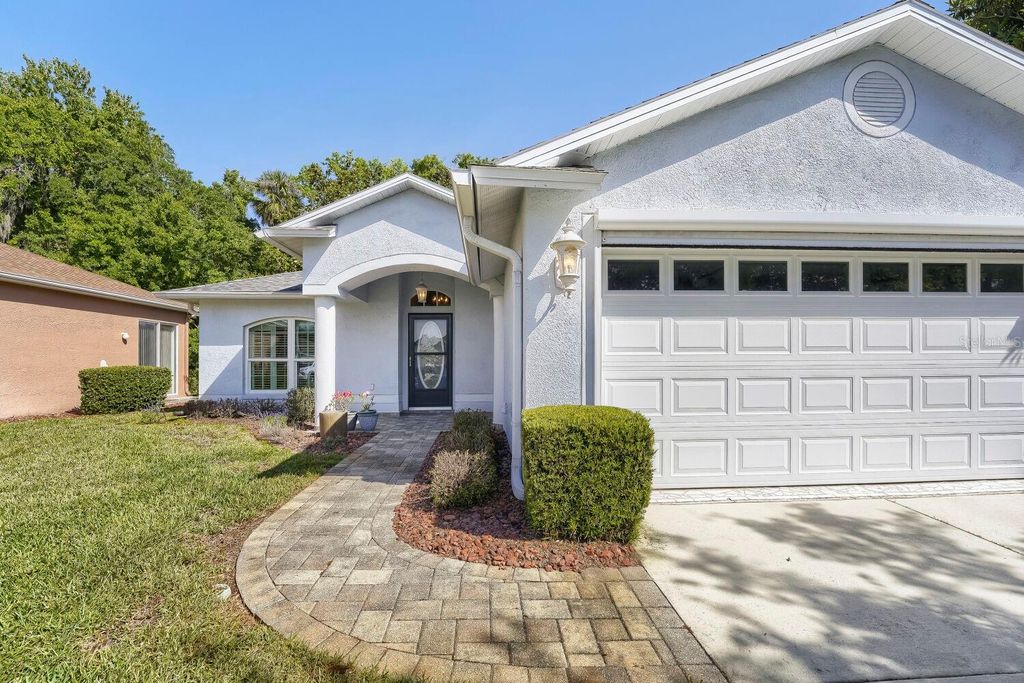 Photo of 11337 Clear Oak Cir, New Port Richey, FL 34654 (MLS # TB8498575)