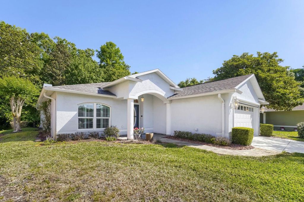Photo of 11337 Clear Oak Cir, New Port Richey, FL 34654 (MLS # TB8498575)
