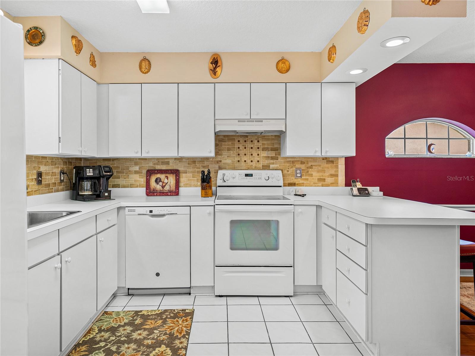 SWEETWATER GOLF & TENNIS CLUB THIRD ADDI - Residential