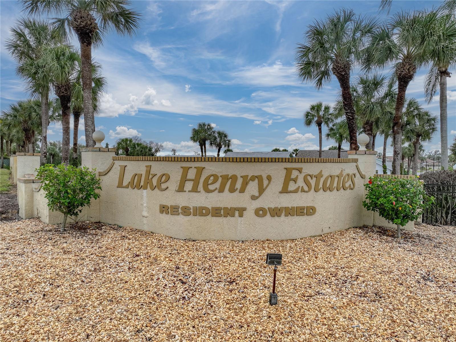 SWEETWATER GOLF & TENNIS CLUB THIRD ADDI - Residential