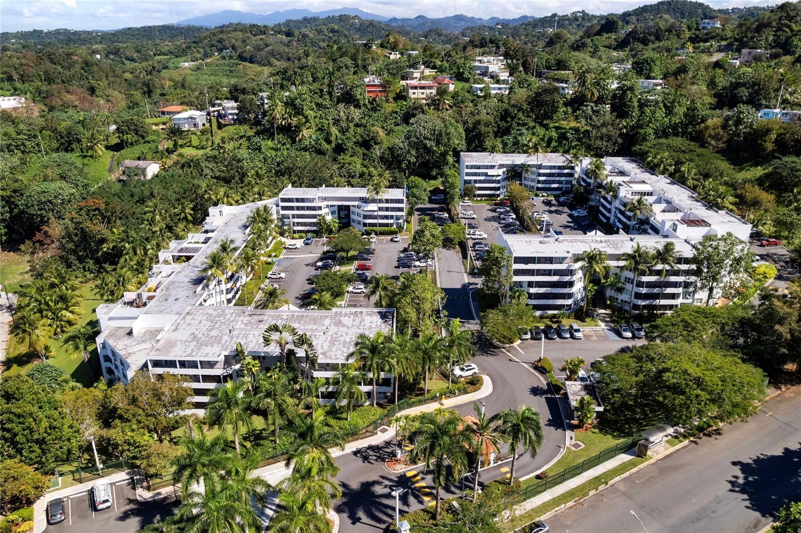 JARDINES DE MONTEHIEDRA - Residential