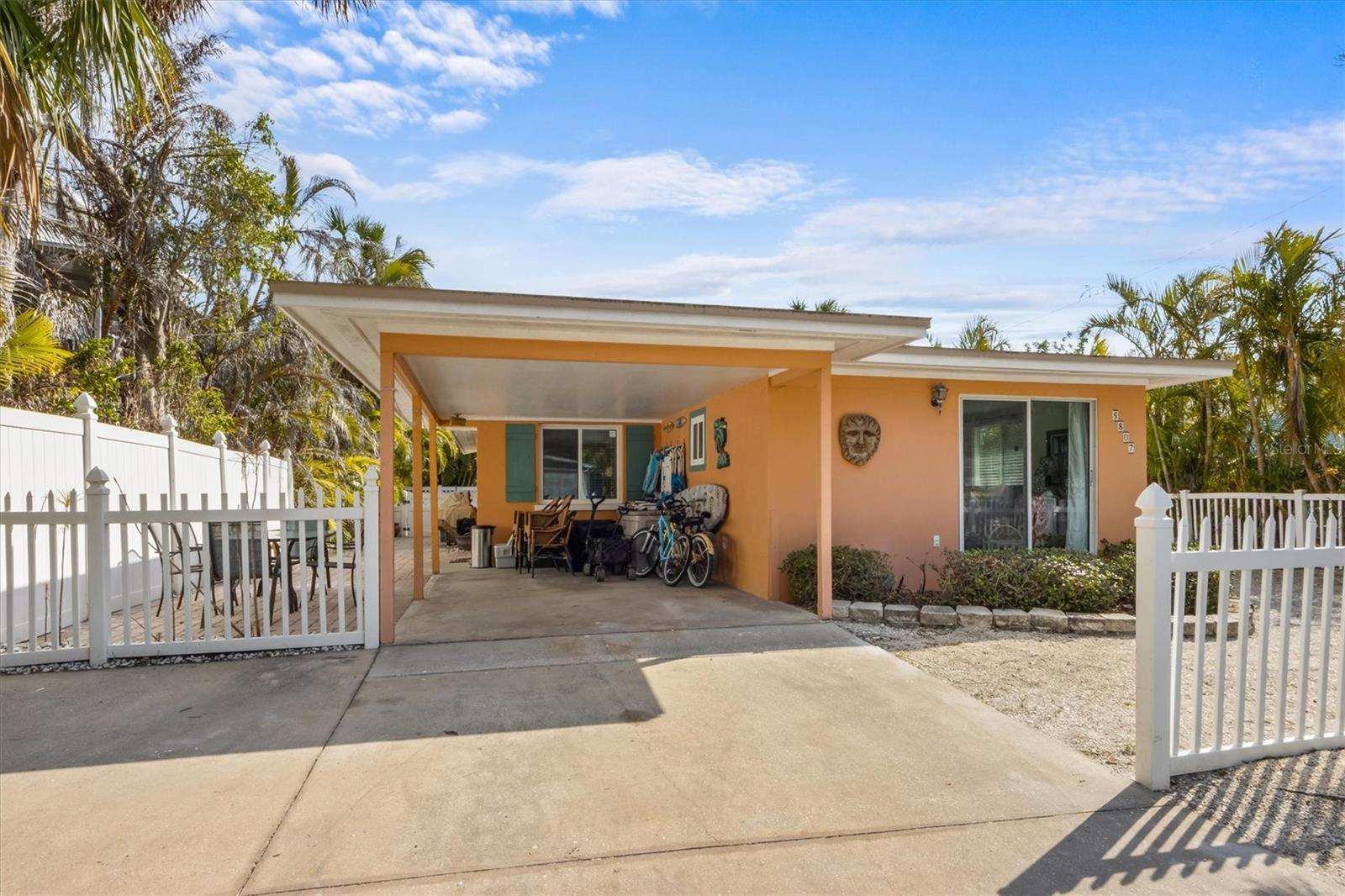 5807 DE PALMAS AVENUE