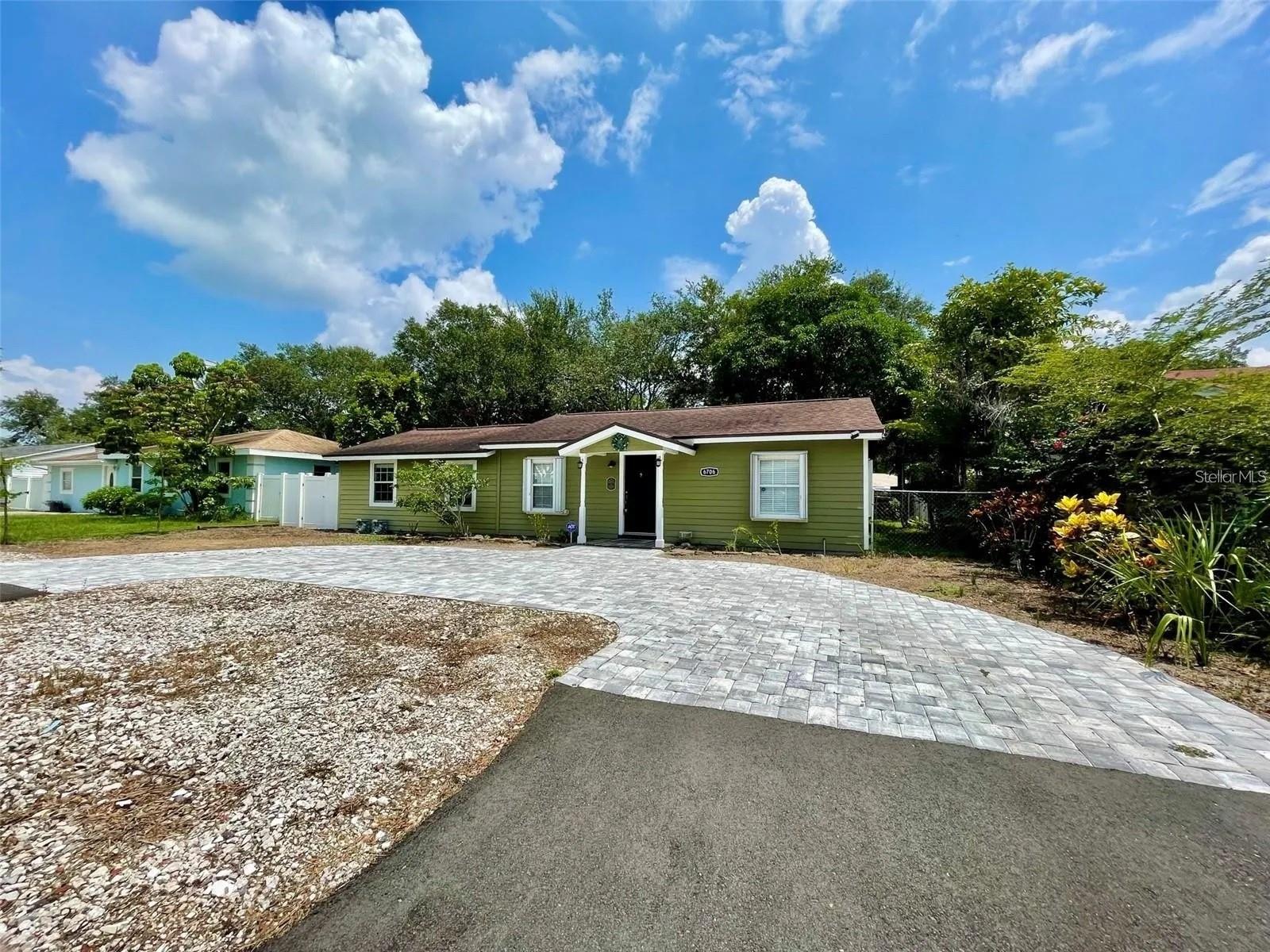 TROPICAL PINES - Residential Lease