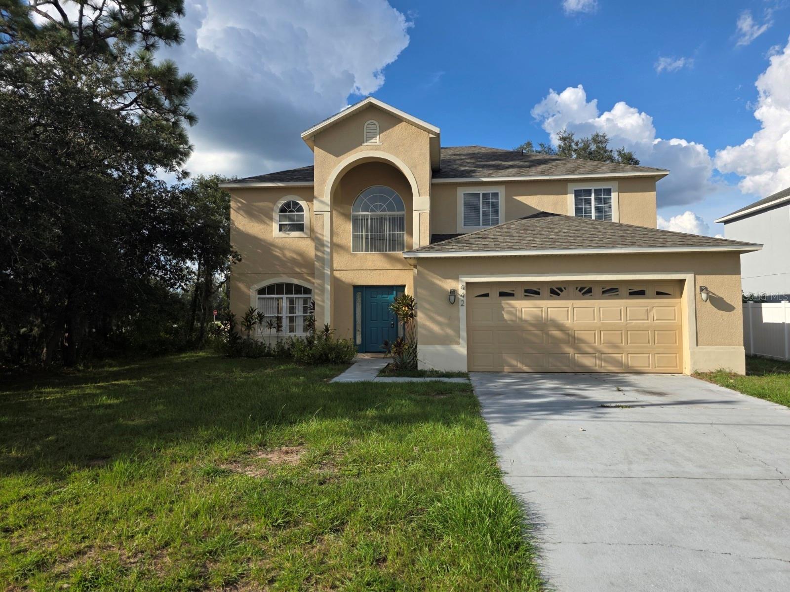 FOR RENT: Spacious 2 story home with 5 bedrooms and 2.5 baths. All tiled on 1st floor. newly installed Vinyl laminate on stairs and 2nd floor
Ready for immediate occupancy.