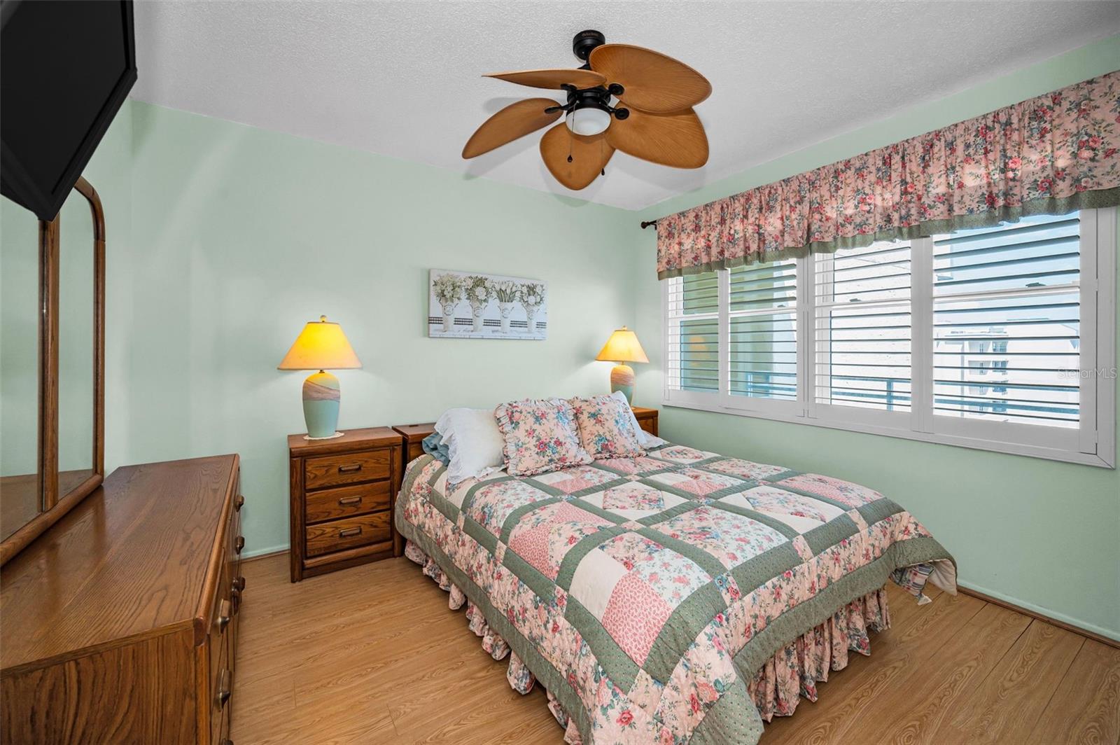 HARBOURSIDE CONDO - Residential