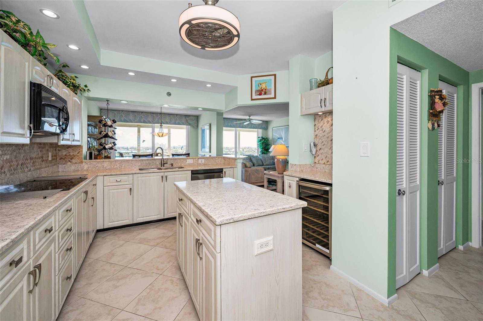 HARBOURSIDE CONDO - Residential