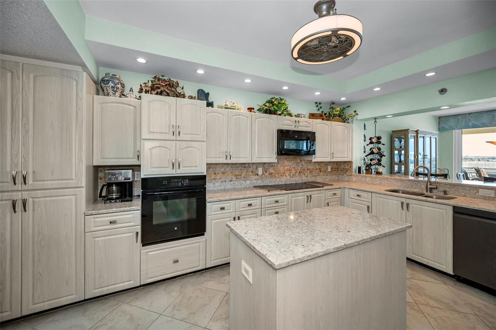 HARBOURSIDE CONDO - Residential